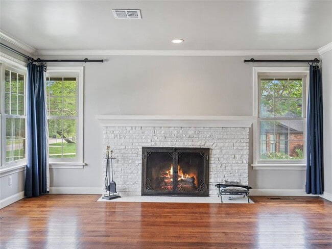 Photo - 1835 Drakestone Ave