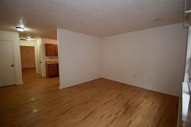 Photo - 129 W Vail Ct