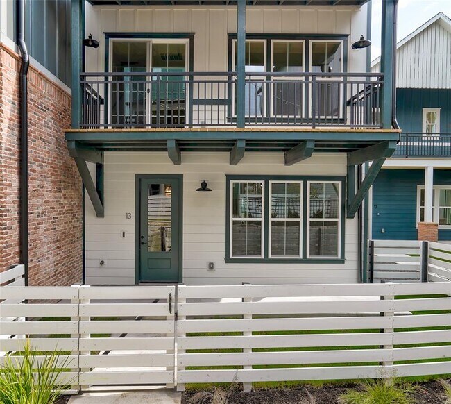 Building Photo - 3809 Valley View Rd Unit 13