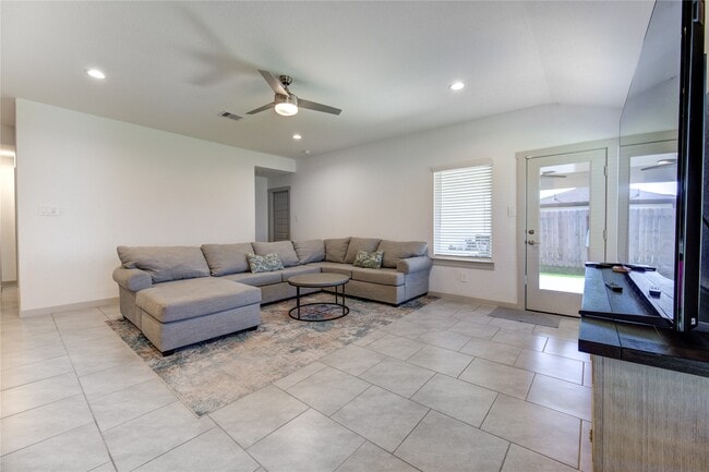 Photo - 4006 Elk Crk Ct