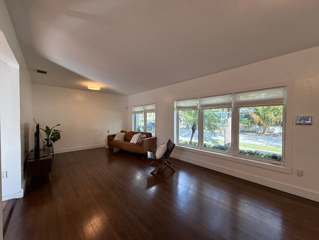 Photo - 2728 Kirk St