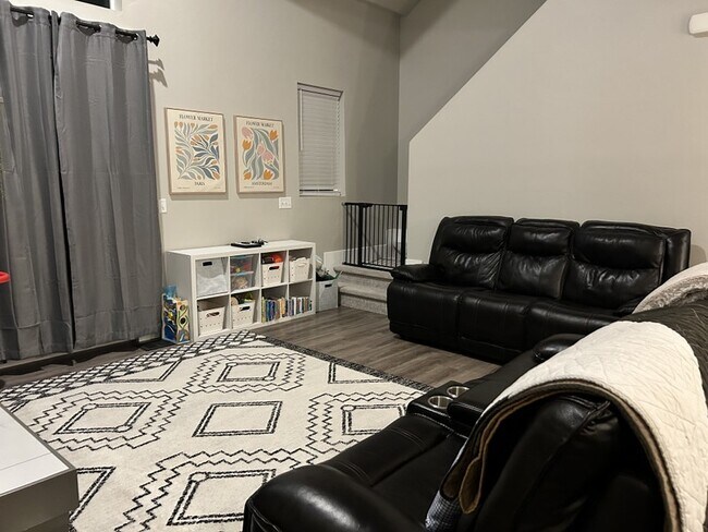 Photo - 914 S 2610 E