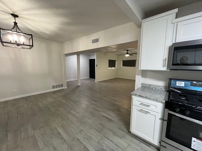 Photo - 9412 Beals St