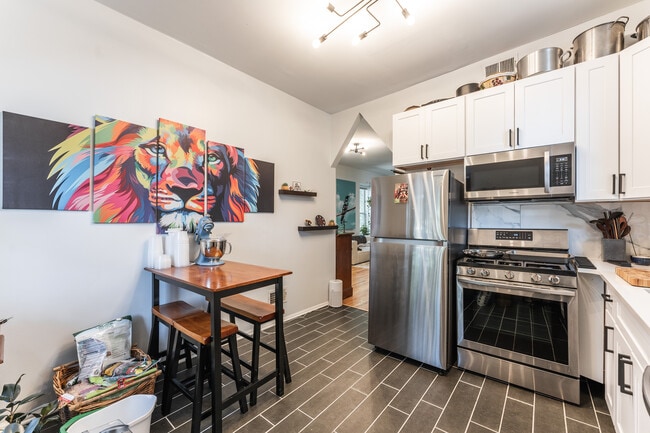 2732 W Chicago Ave Unit 1R