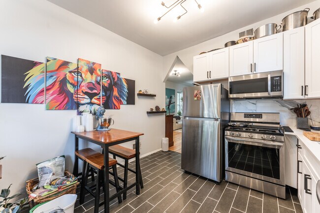 Photo - 2732 W Chicago Ave Unit 2R