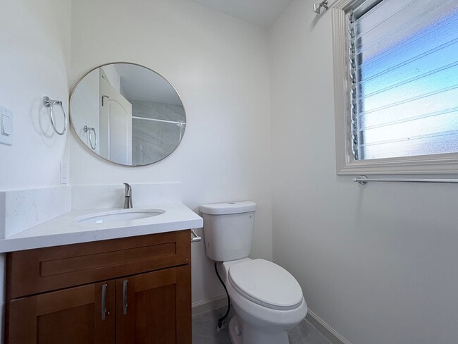 Photo - 2210 N School St Unit 2 Bedroom US