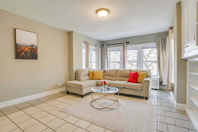 Building Photo - 6435 N Leavitt St Unit ID1306789P