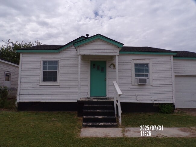 Photo - NEW listing-refinished hardwood floors, new laminate and paint throughout