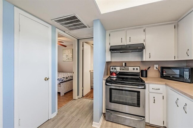 Photo - 208 S Canal St