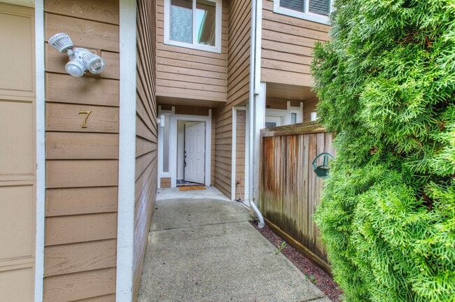 Photo - Shoreline Townhome for Lease - Great Location