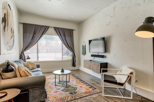 Photo - 466 Woodcliff Dr