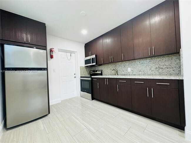 Building Photo - 631 NW 11th Ave Unit A