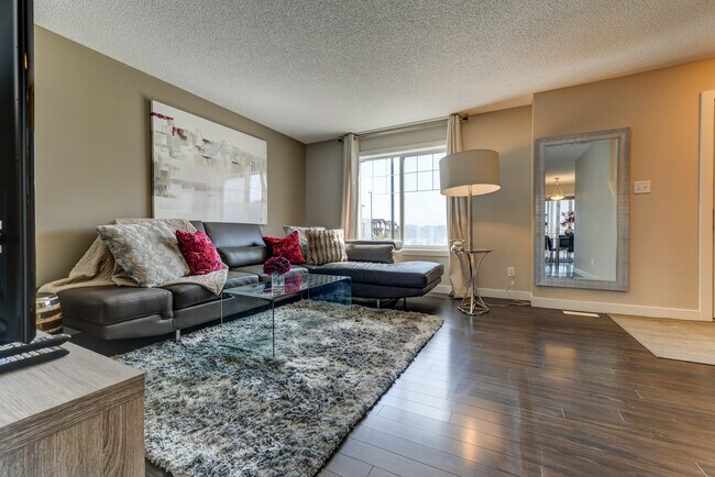 Photo - 12004-22 22 Ave SW