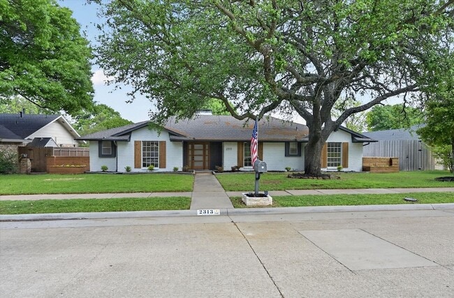 Building Photo - 2313 Claridge Cir