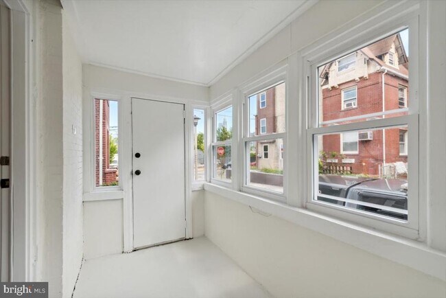 Photo - 3205 Winter St