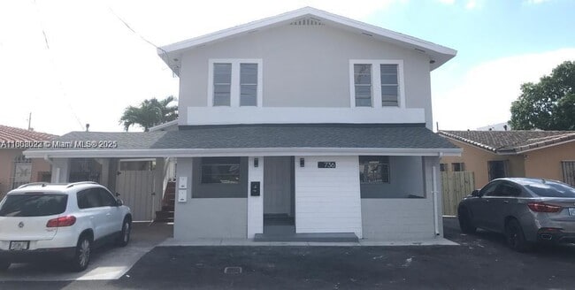 Building Photo - 736 NW 22nd Ct Unit 3-3 Rental