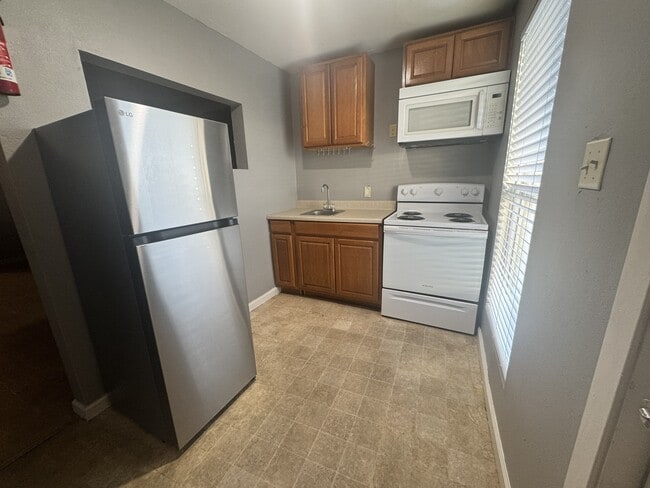 Building Photo - 106 N Carter St Unit 1