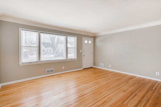 Photo - 5422 S 28th Ave