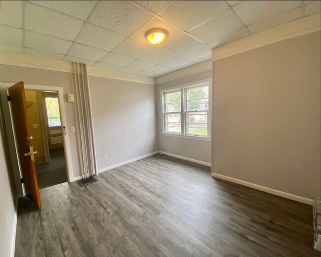 Building Photo - 1 bed/1 bath in Heritage Hill ( first floor) **Available in July** Unit Lyon 1