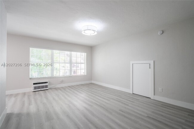 Building Photo - 2418 Flamingo Dr Unit 7