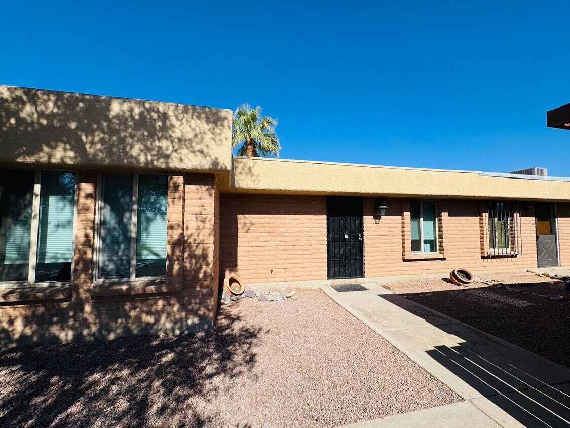 Beautiful Townhome in Great Eastside Location - Beautiful Townhome in Great Eastside Location