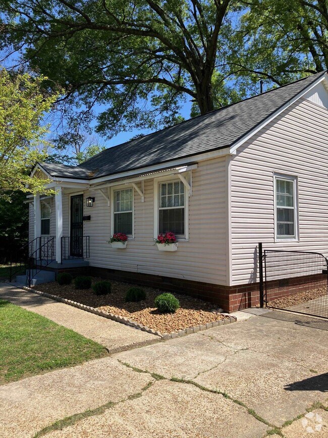 Building Photo - 3827 Wilshire Rd Rental