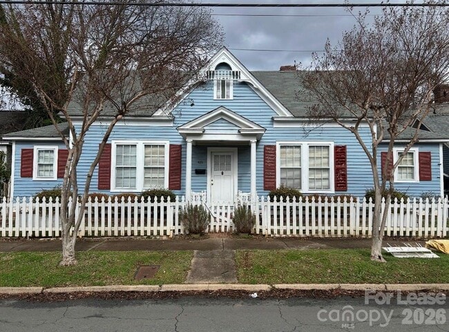 Building Photo - 412 E Horah St