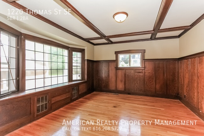 Photo - 1220 Thomas St SE