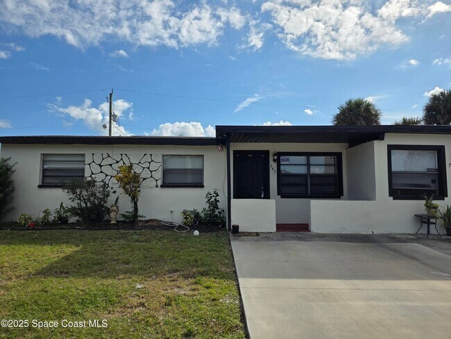 Building Photo - 747 E University Blvd