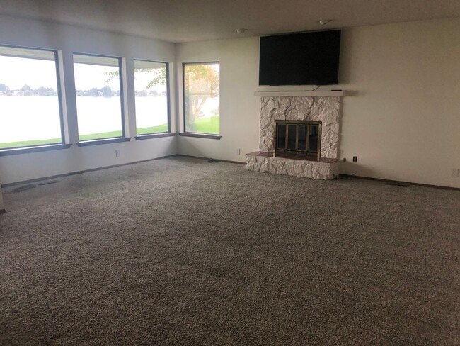 Photo - LAKEFRONT Condo Style Living!