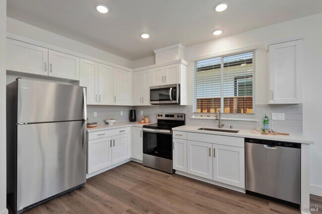 Photo - 1480 Wrigley Ave