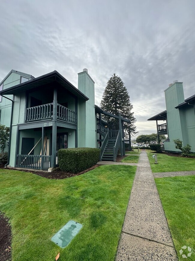 Building Photo - Gorgeous Warrenton Marina Condo!  2 Bedroo...