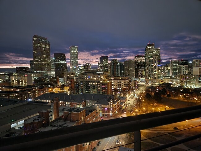 Building Photo - 100 Park Ave W Unit #1606