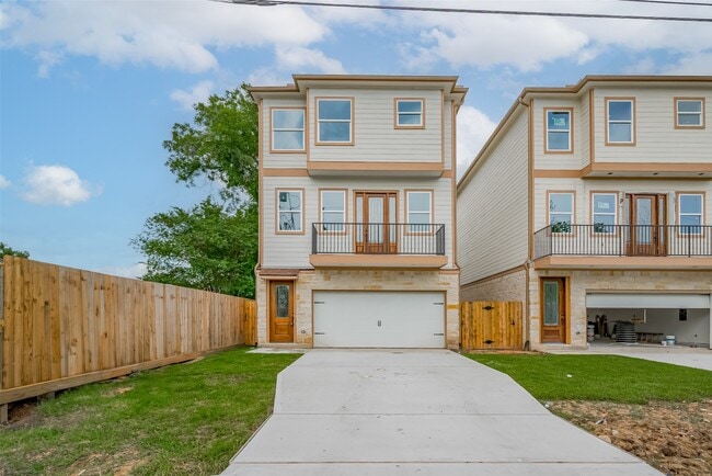 Photo - 2206 Hoskins Dr