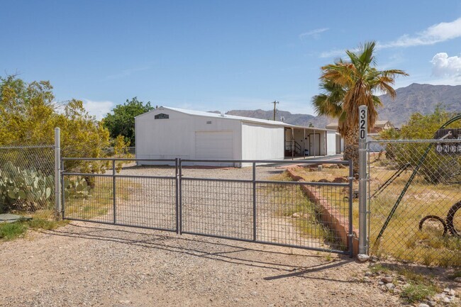 Building Photo - Home in Desert Springs