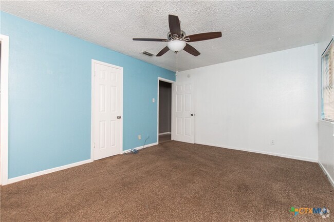 Building Photo - 1520 McCarthy Ave Rental