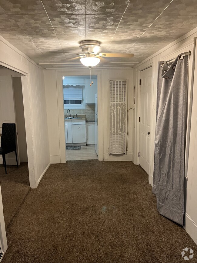 Building Photo - 112 E Young St Rental