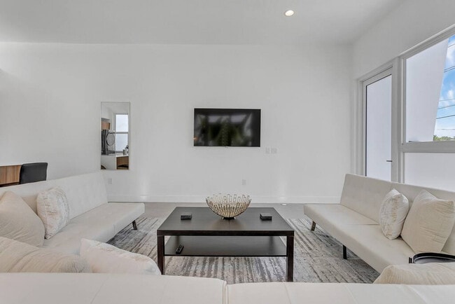 Photo - 2345 SW 16th St Unit ID1234540P