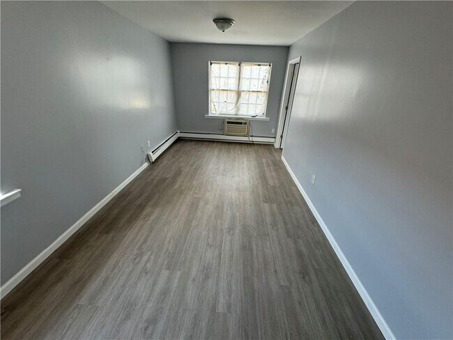 Photo - 1044 E 86th St