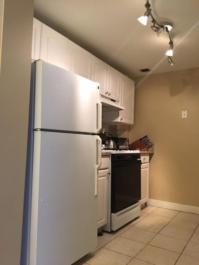 Photo - Spacious 2 bedroom unit with a view!