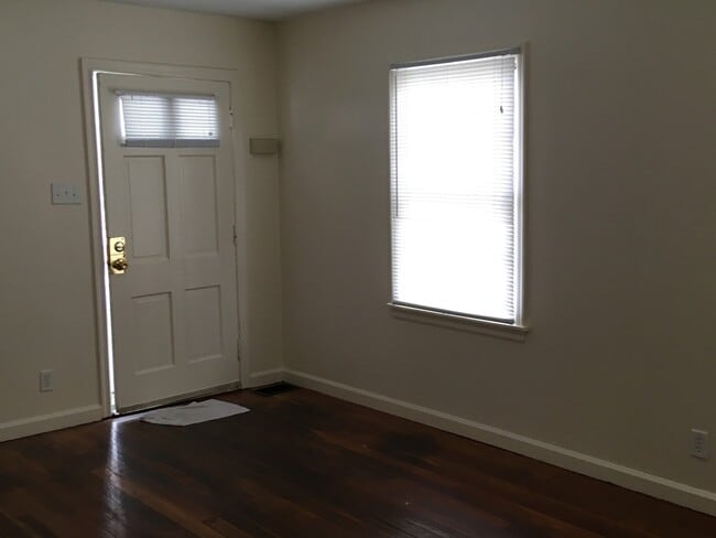 Photo - 3BR House Near Lakeside Park