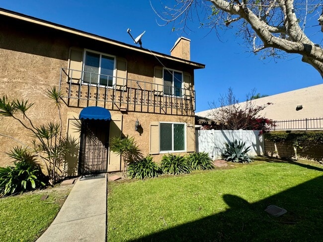 Building Photo - Beautifully Remodeled Home with Private Patio in Ontario