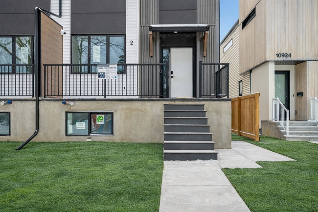 Photo - 10920-10130 130 St NW Unit Lower 1B