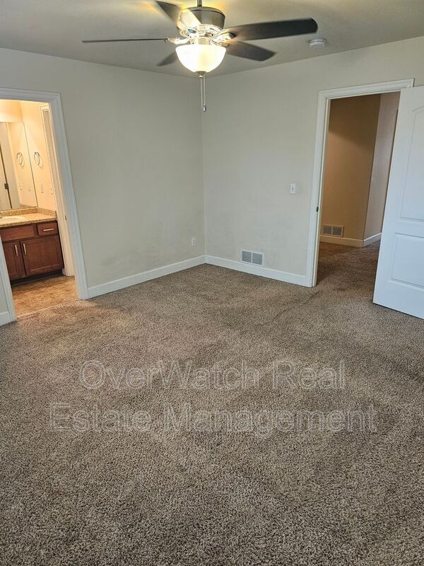 Photo - 218 Glenn Abbey Pl