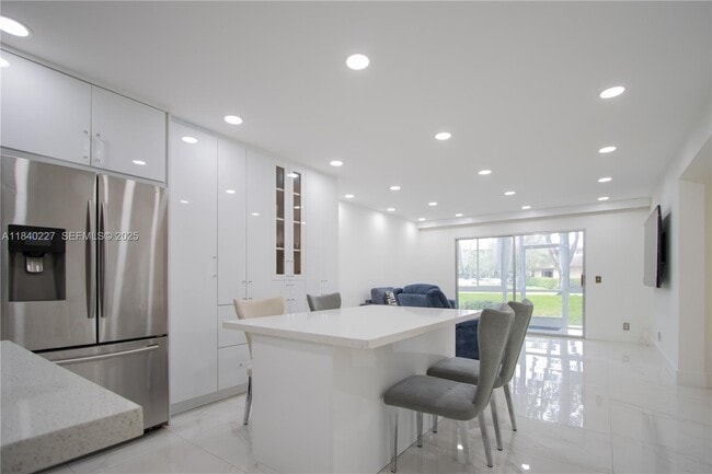 Building Photo - 12850 SW 4th Ct Unit 105I