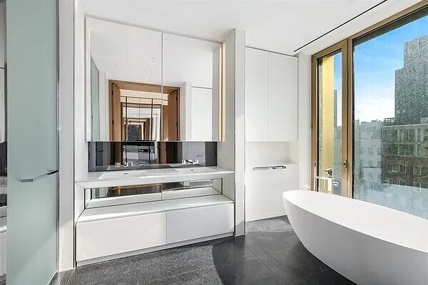 Photo - 551 W 21st St Unidad 6B