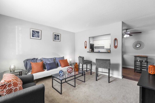 Living Room - Estes Park - Students save up to 10%! Apartments