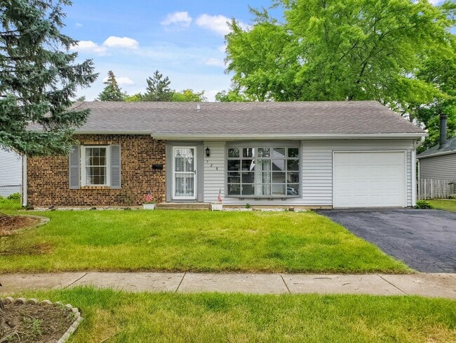 Building Photo - 720 Country Ln S