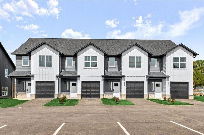 Photo - 547 W Pickens Rd