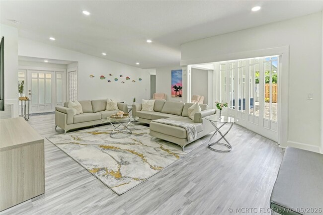 16643 Redwood Way
